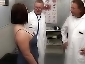 2 Doctors Fuck A Sexy Patient