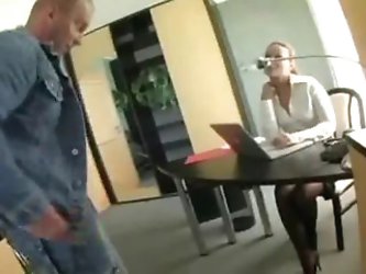 Beste Aussichten Unter Dem Buero-tisch