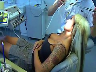 Sexy Cora Beim Zahnarzt